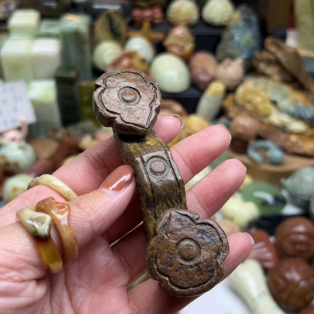 1***美岫玉未镶嵌颈饰如意