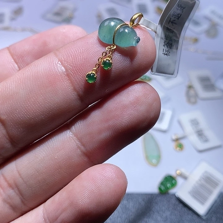 翡翠18K金镶嵌颈饰