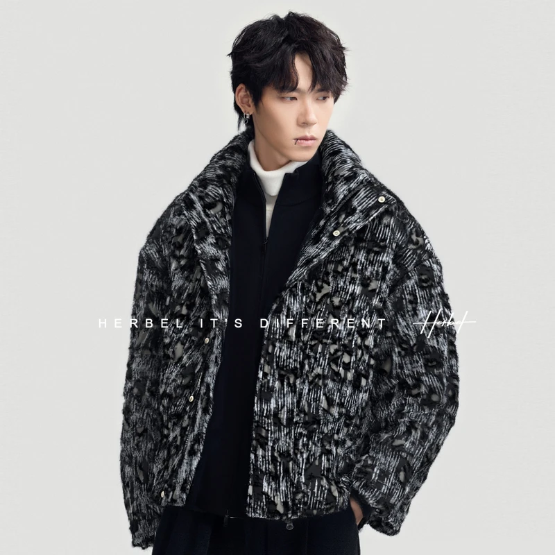 HERBEL/黑白冬季男士重工设计感羽绒服 休闲短款磨毛感潮印花