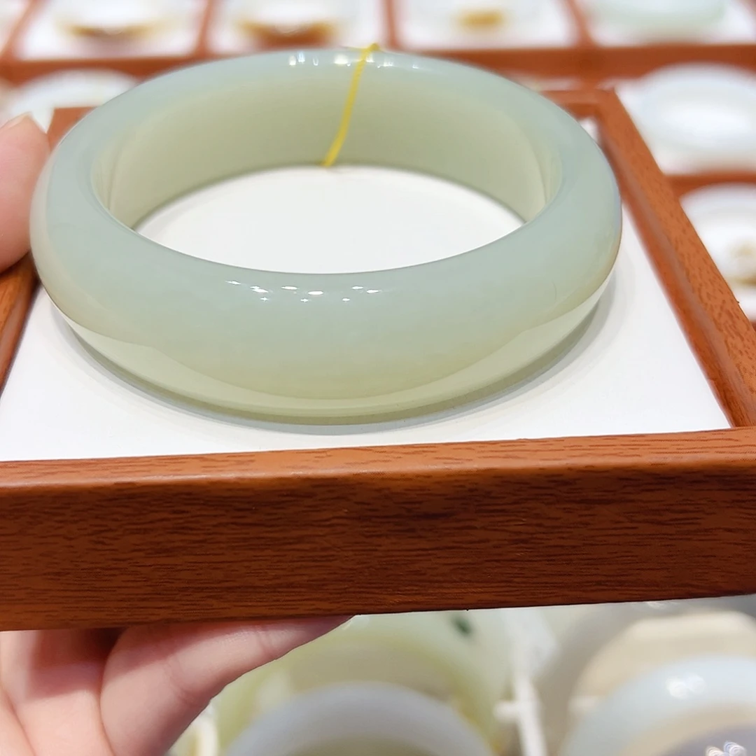 和田玉手镯未镶嵌大***⁰