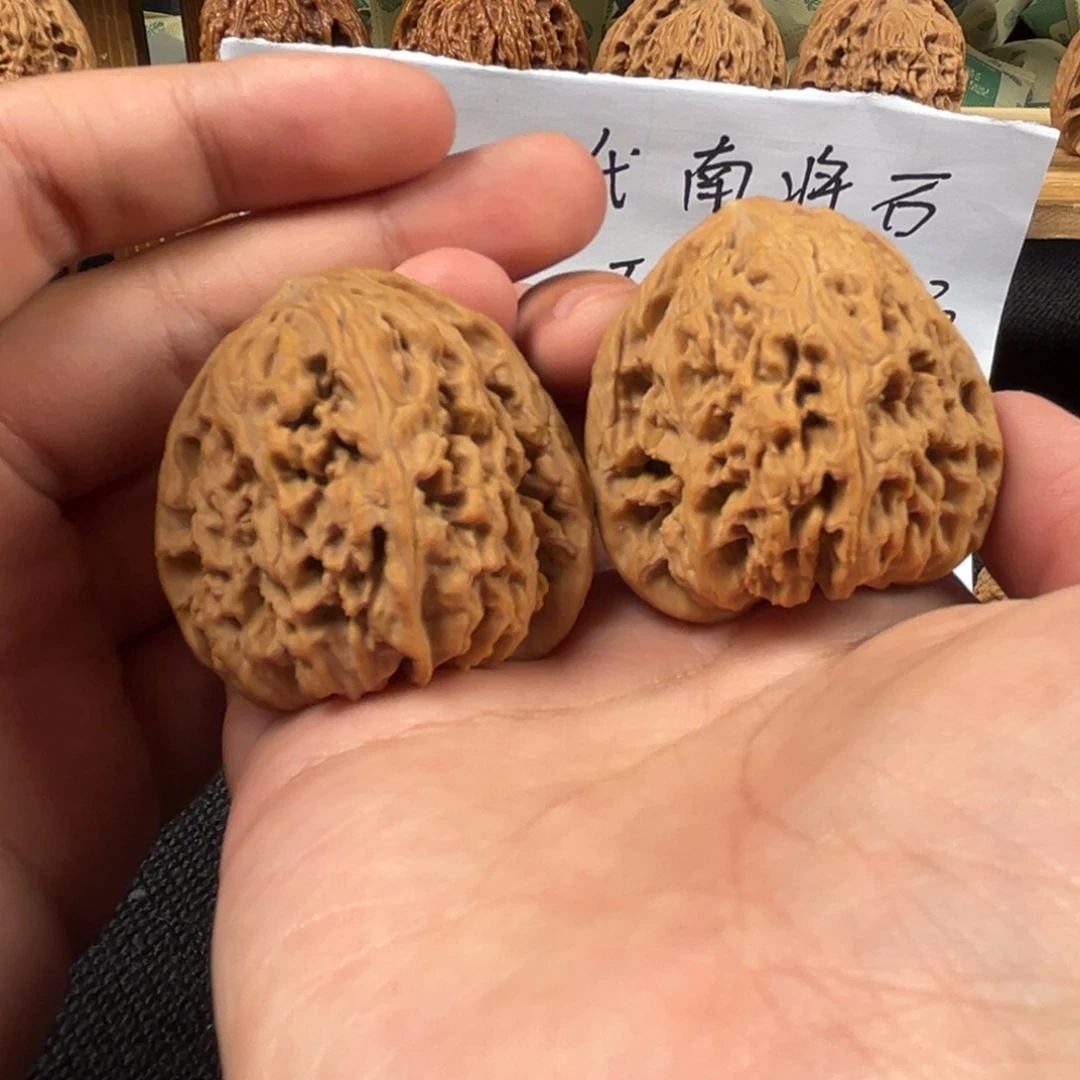 文玩核桃吊坠哇**油核桃