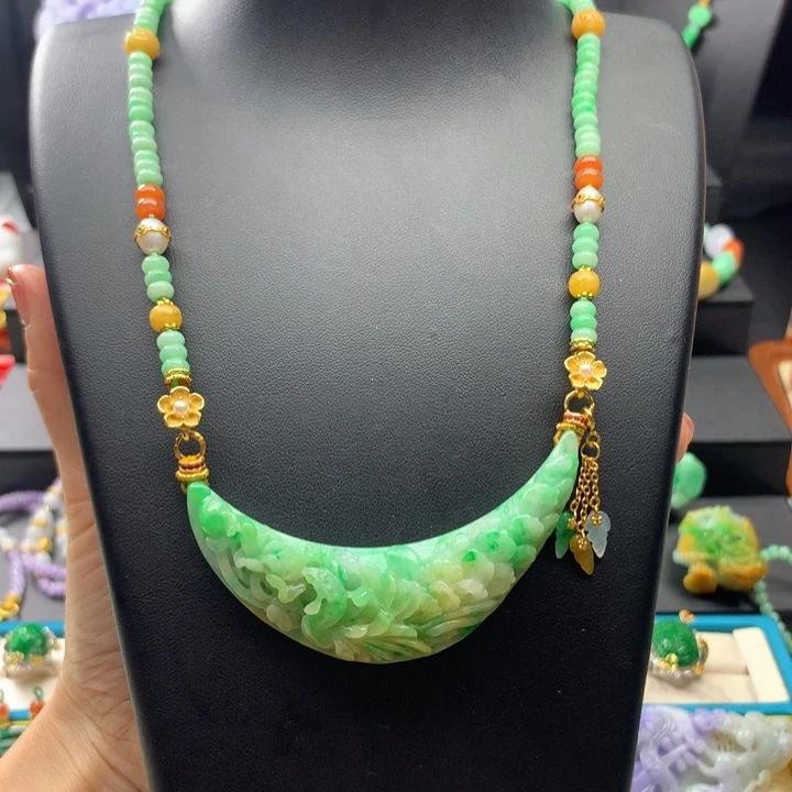 翡翠颈饰未镶嵌翡翠凤凰弯弯