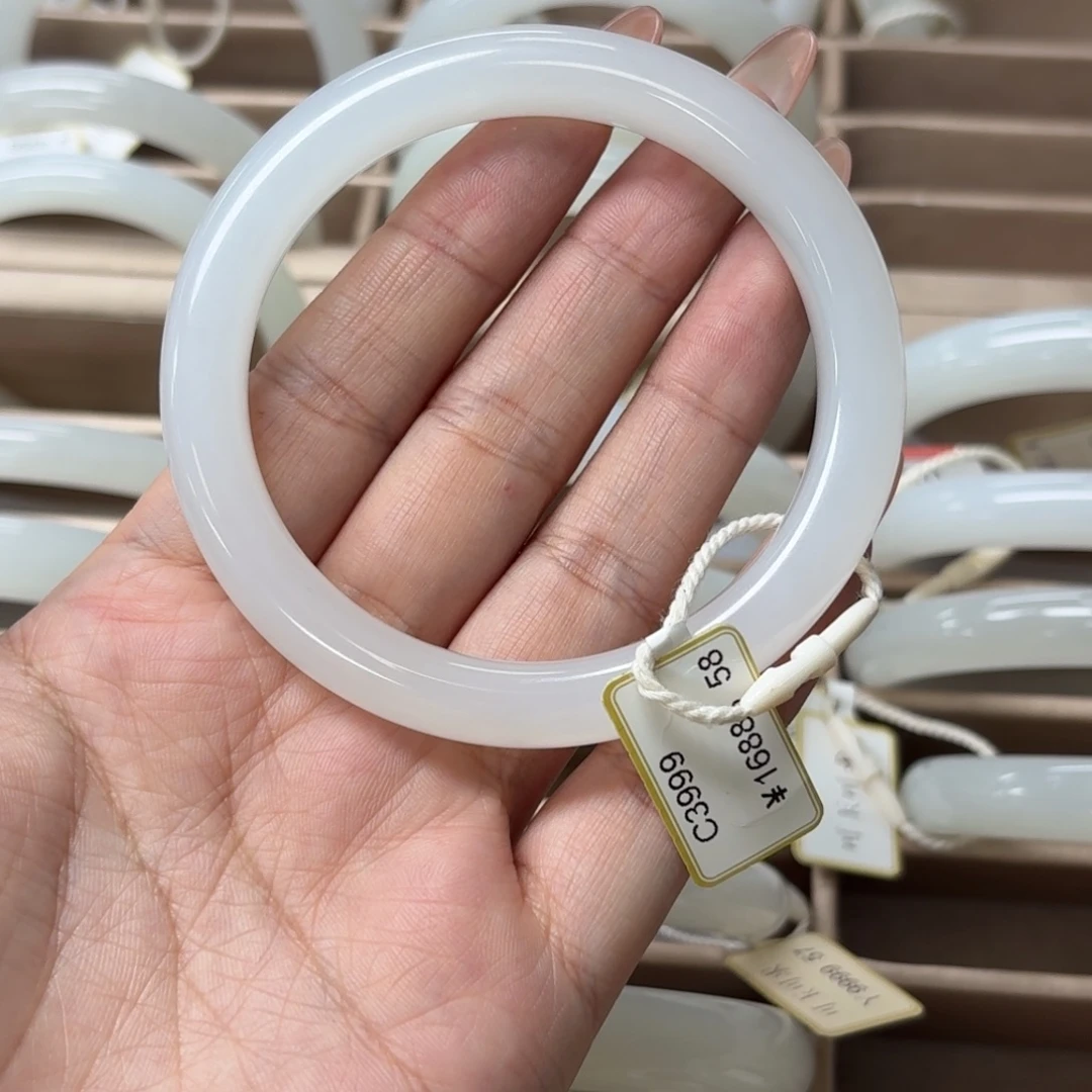 太****和田玉未镶嵌手镯