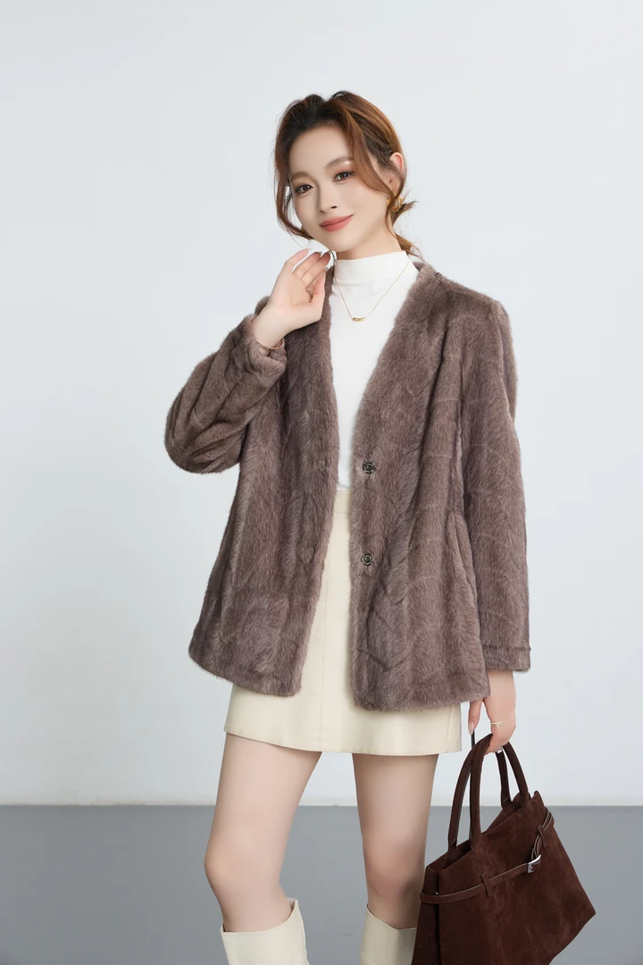 2025原创设计师款冬季毛外套北极貂气质显瘦皮草款V领轻奢上衣