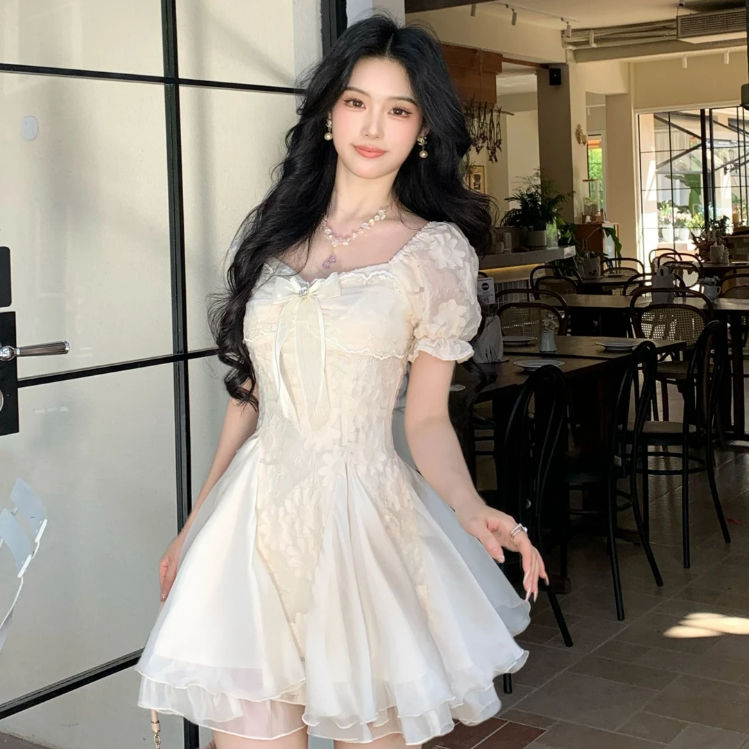 Blovelan白茶与风 纯欲白月光气质设计感刺绣花朵蓬蓬连衣裙