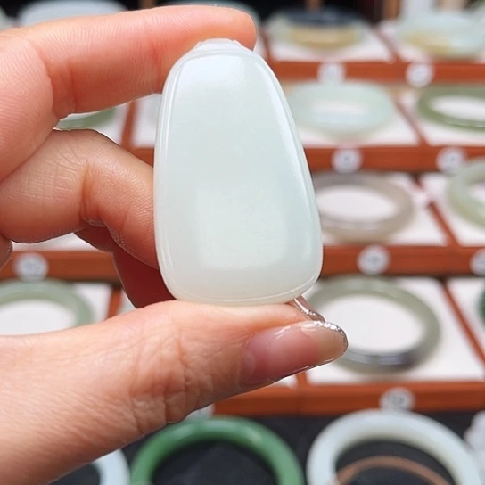 和田玉吊坠(赠链)未镶嵌