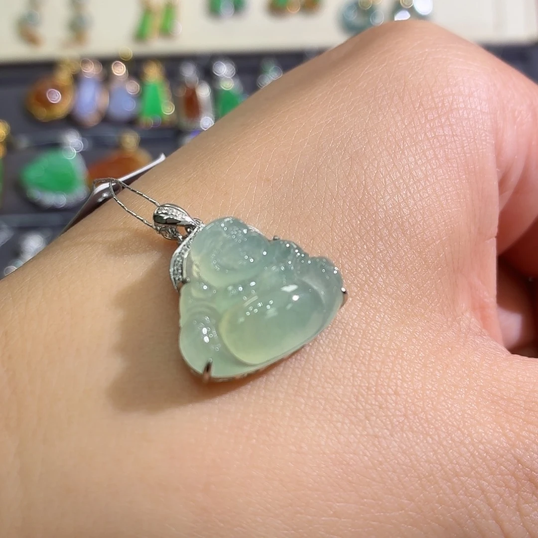 翡翠18K金镶嵌颈饰