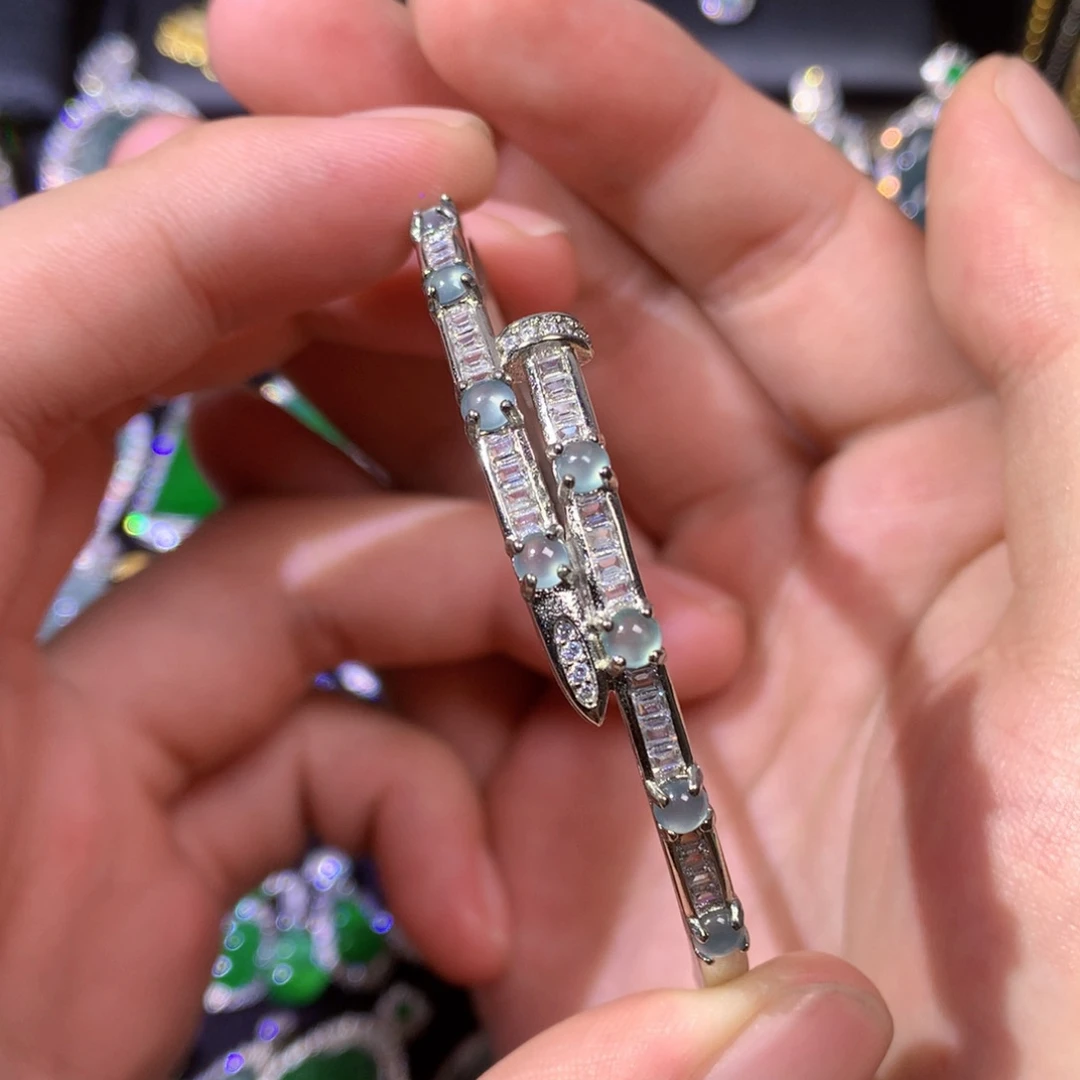 翡翠未镶嵌颈饰翡翠手镯