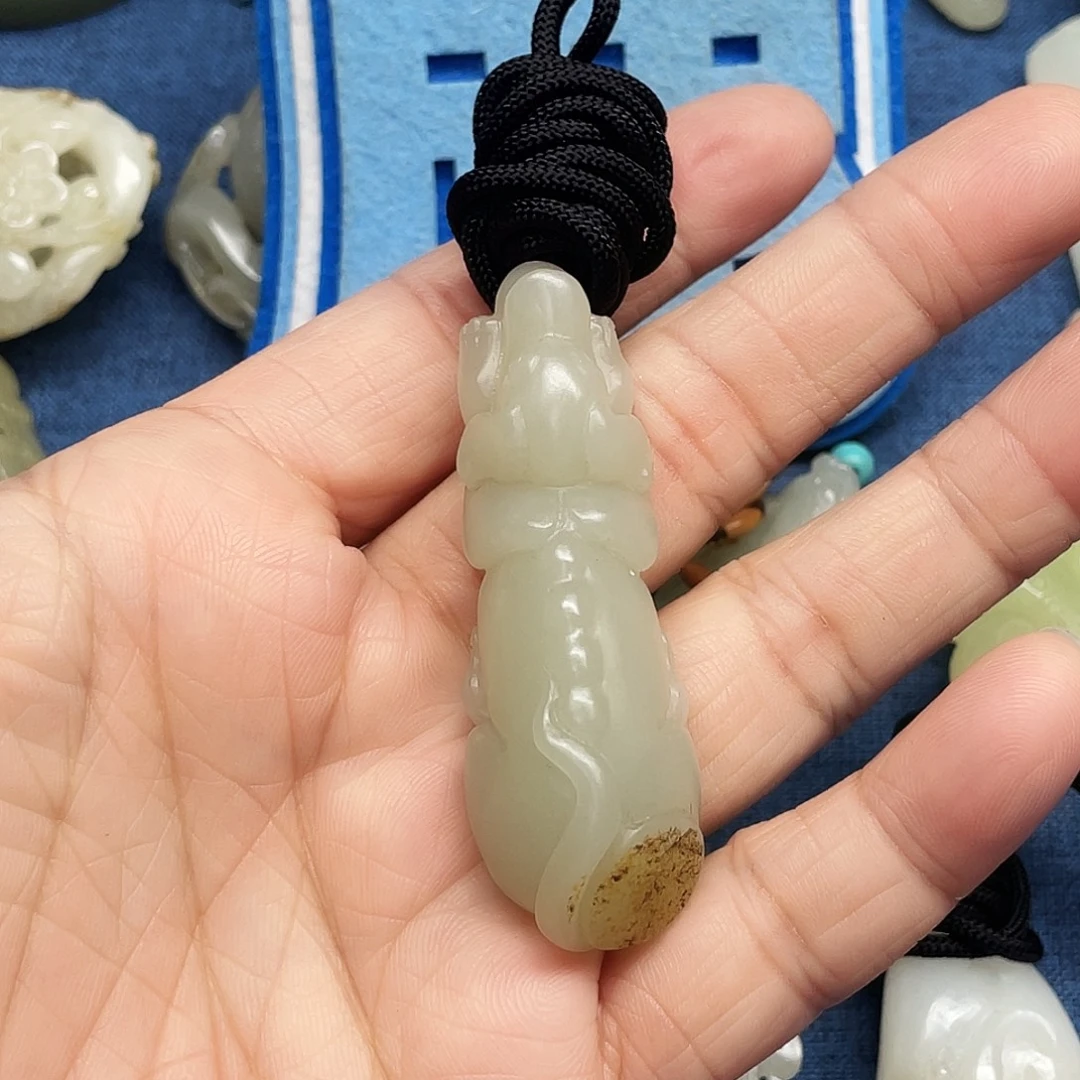 5***哥和田玉未镶嵌颈饰