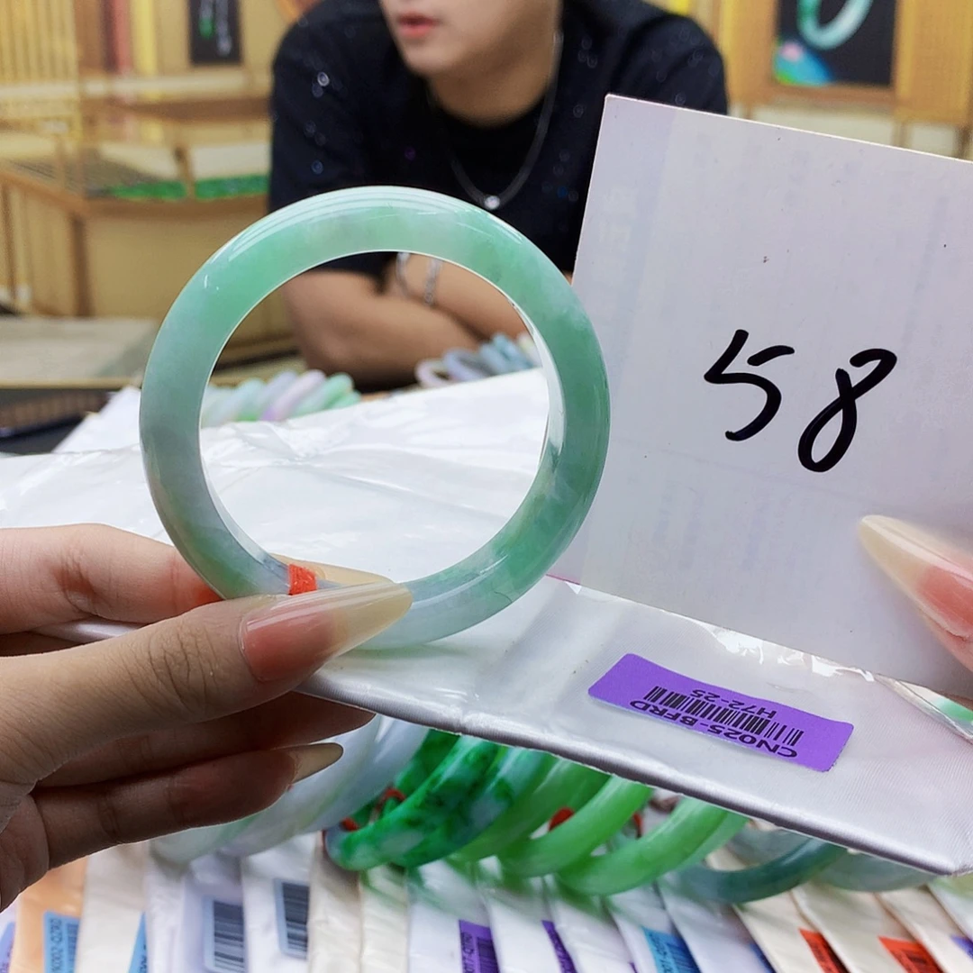 翡翠未镶嵌手镯bbb
