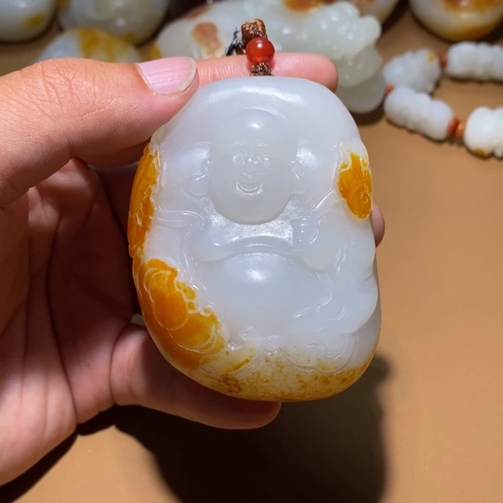 秋***瑟和田玉未镶嵌颈饰