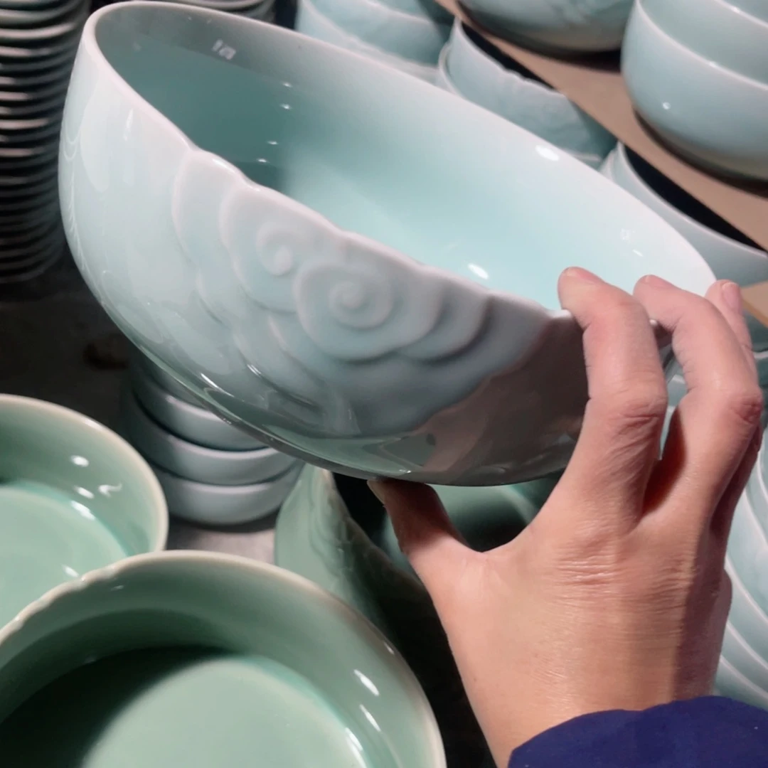 瓷片哈哈哈哈哈哈呼呼