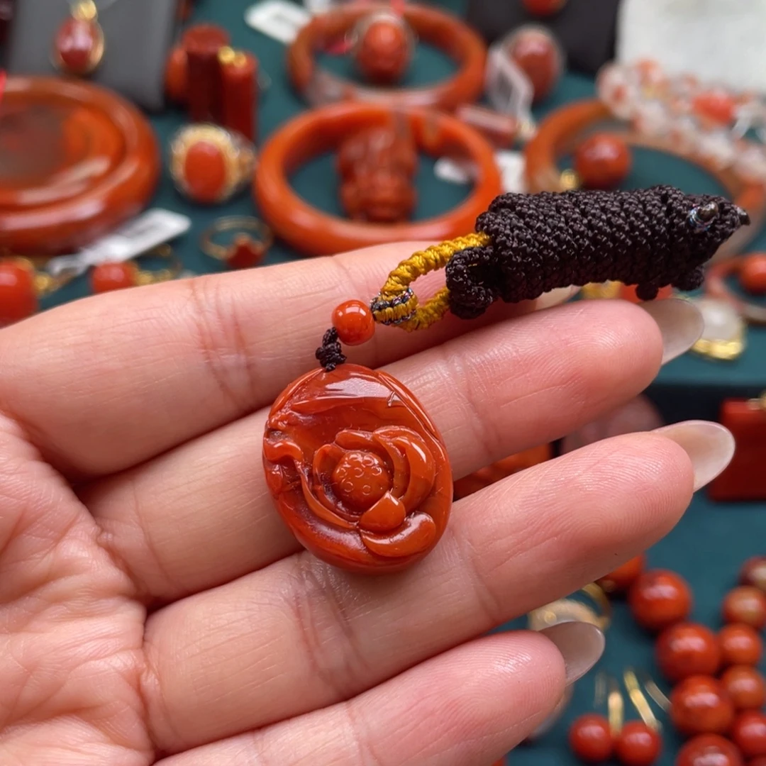 南红玛瑙未镶嵌开播福利川料南红满肉一品清莲吊坠