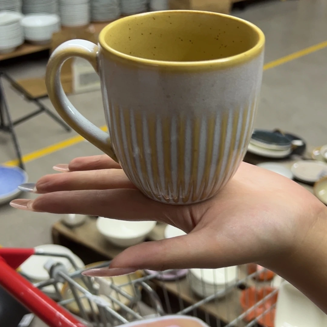 新骨瓷107微瑕素彩白 雏菊马克杯