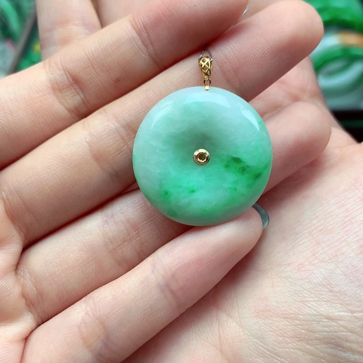 翡翠18K金镶嵌颈饰翡翠