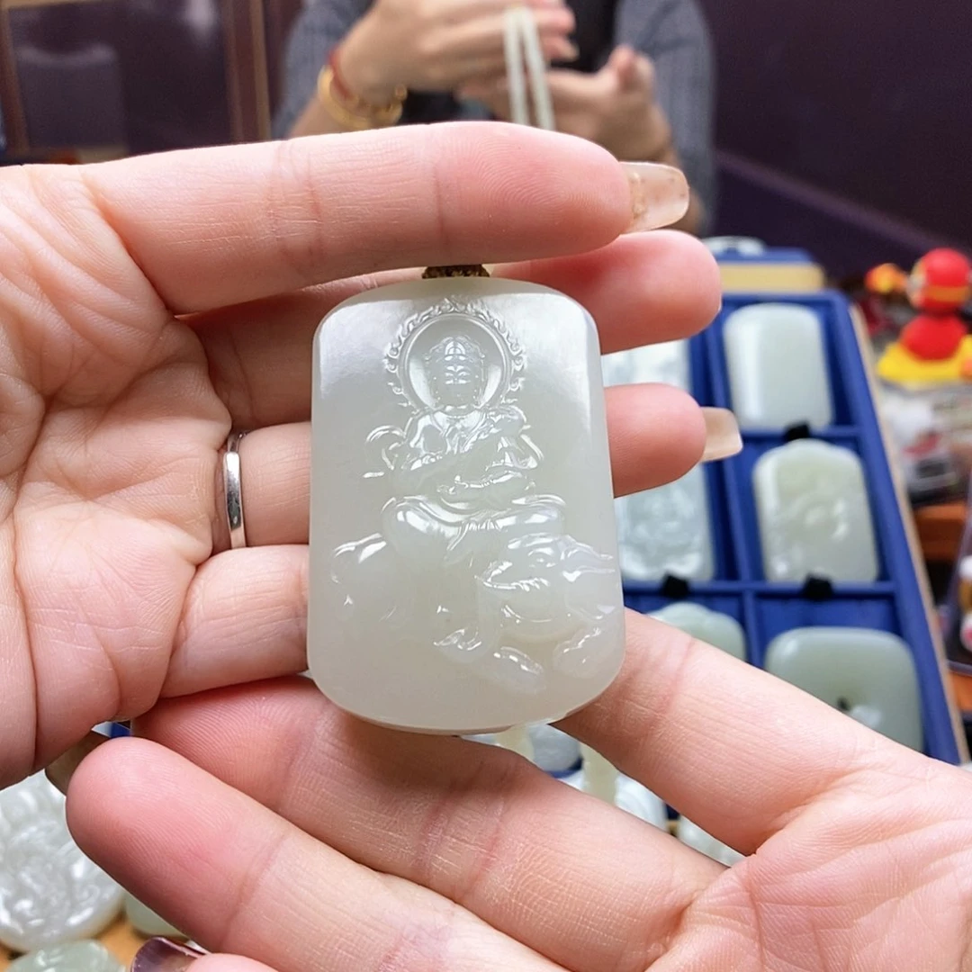 和田玉颈饰未镶嵌春***光