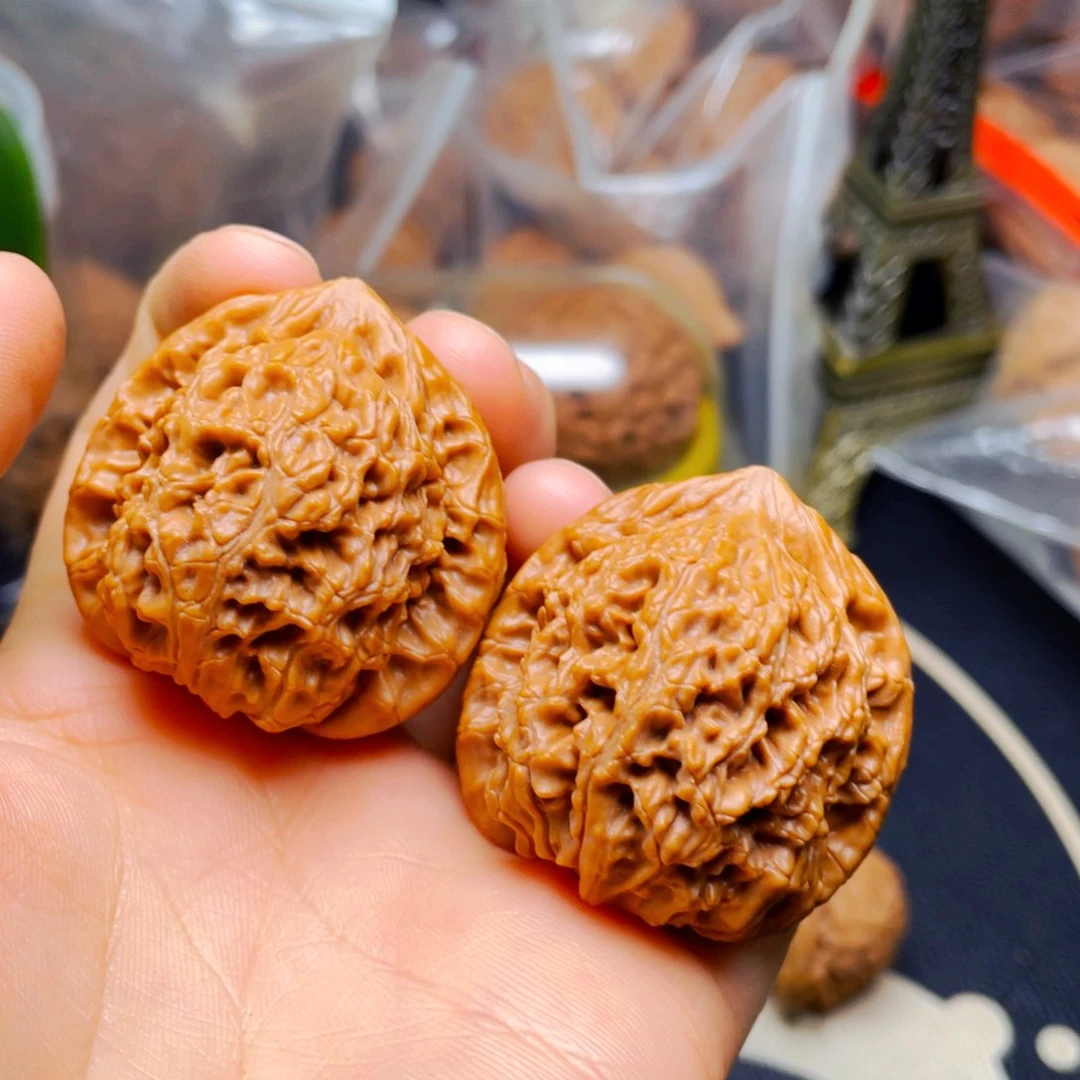 文玩核桃吊坠水龙文一对