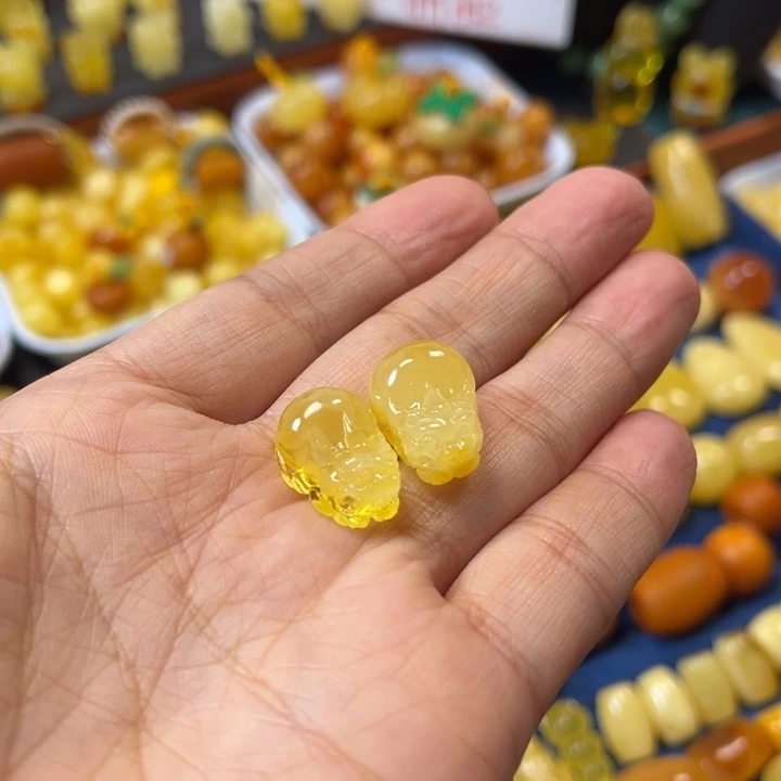 琥珀未镶嵌裸石卡17加精工貔貅一对