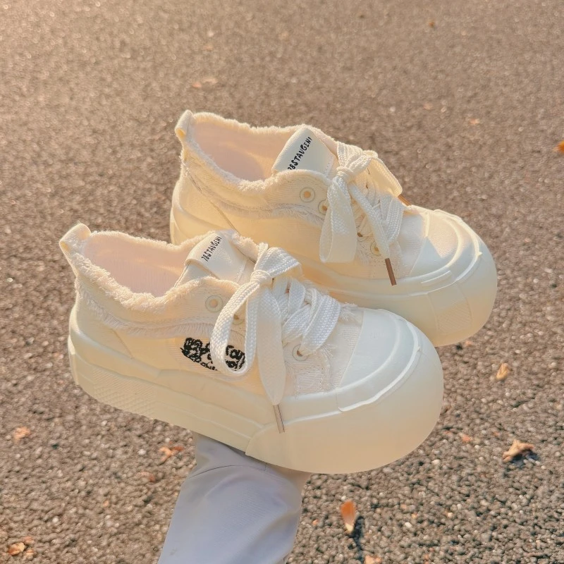 厚底增高帆布鞋女2025秋季新款学生百搭休闲板鞋超火面包小白鞋子