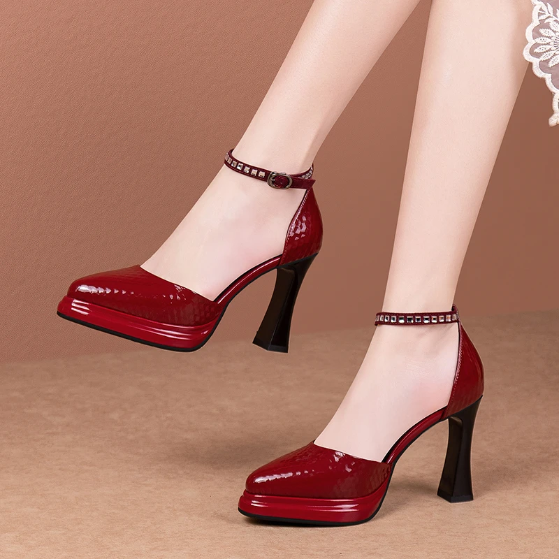 一字扣红色高跟鞋女真皮夏季新款防水台粗跟水钻中空包头凉鞋百搭