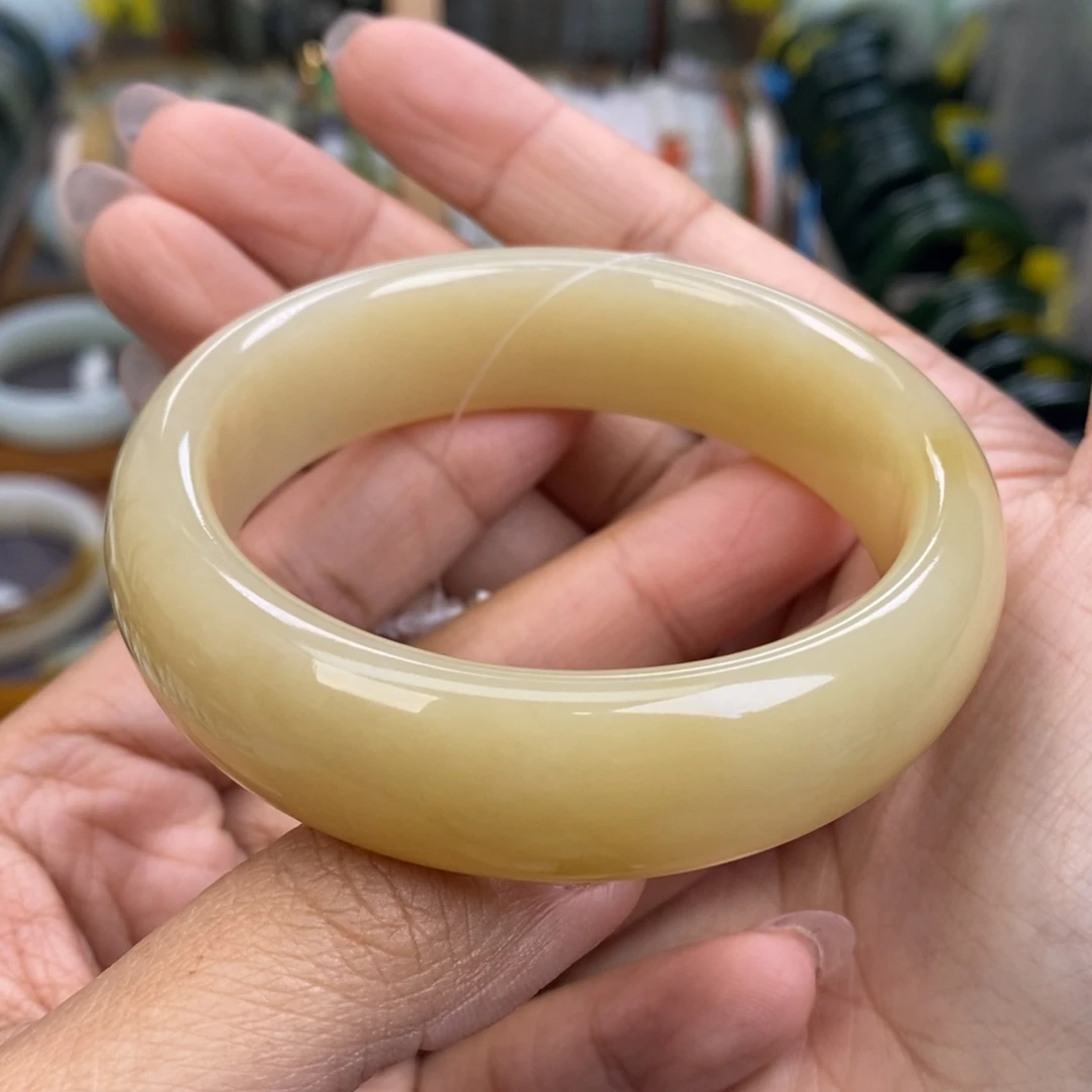 和田玉未镶嵌手镯