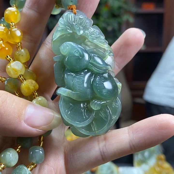 未镶嵌蛇纹石玉颈饰