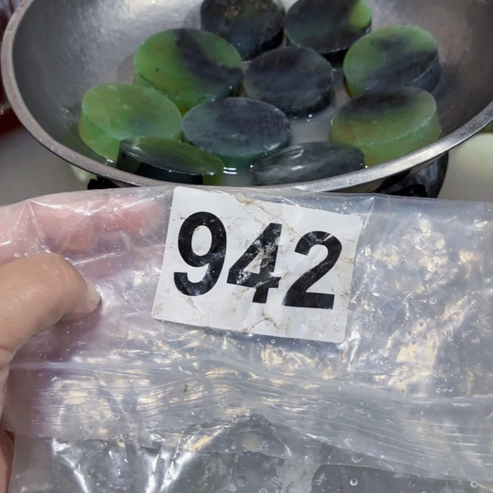 未镶嵌蛇纹石玉珠宝半成品