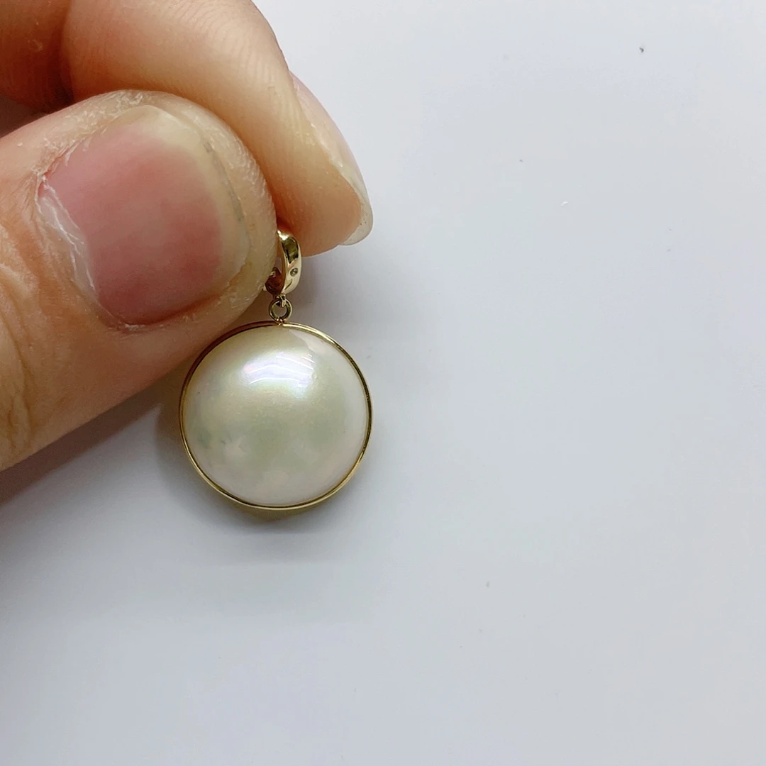 拼合珍珠（马贝珠）颈饰18K金镶嵌