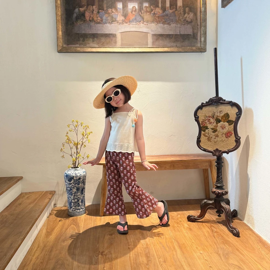 小思家女童2025夏季新款洋气韩版甜美系带镂空上衣碎花喇叭裤套装