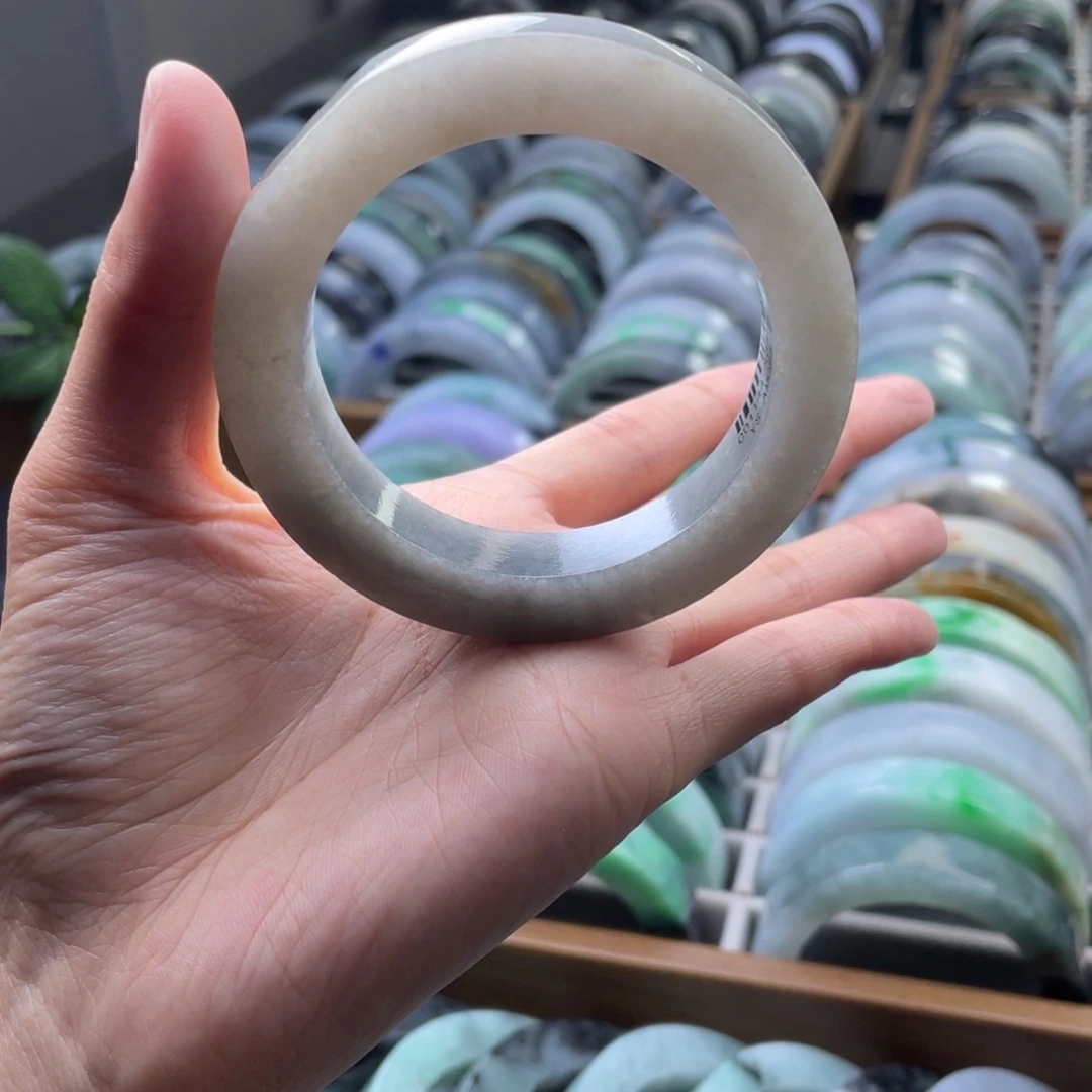 定制翡翠未镶嵌翡翠手镯