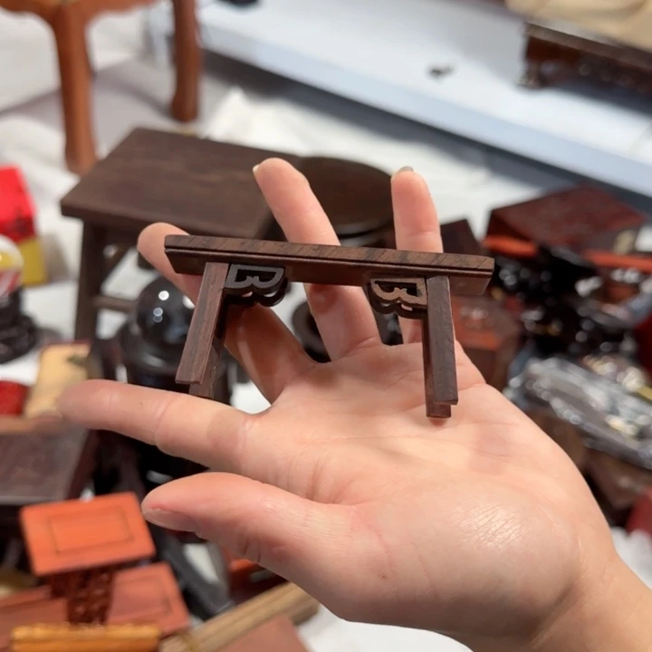 蔚***風红木工艺品底座等