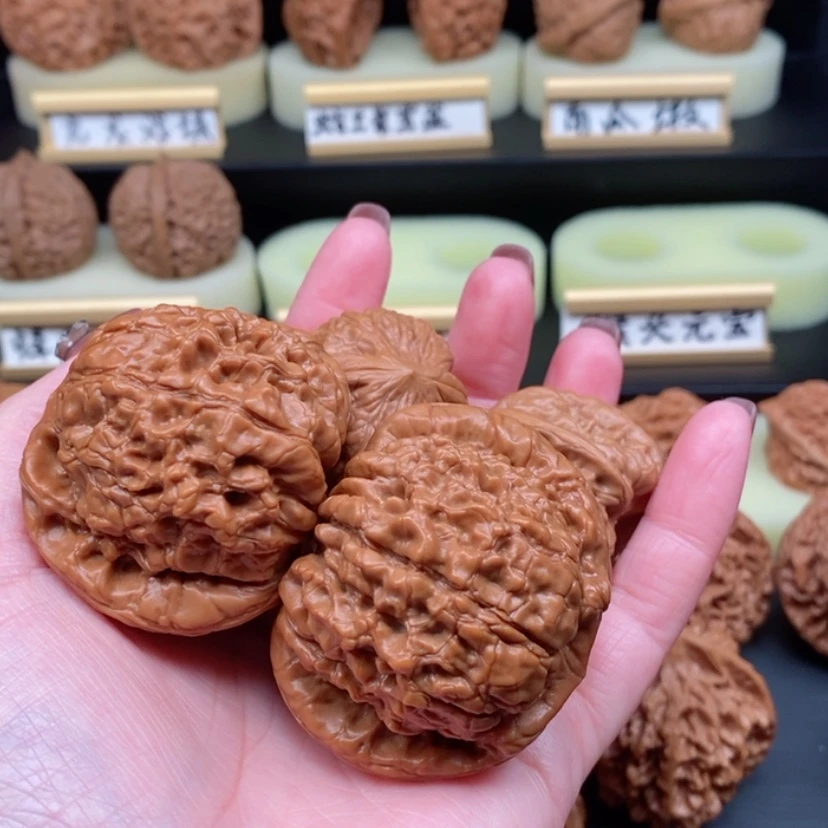 【闪购商品】文玩核桃吊坠释**羽龙鼎奥迪