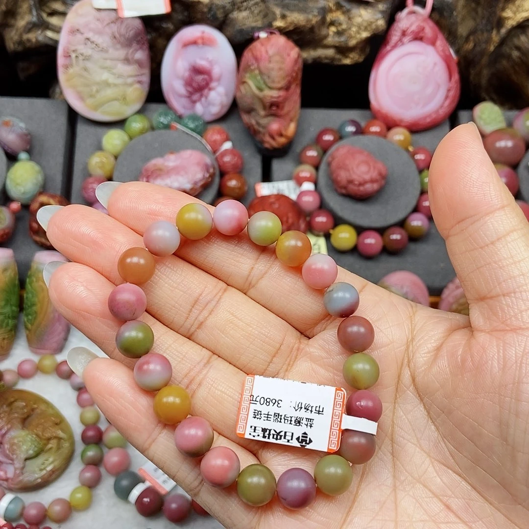 颈饰未镶嵌石英质玉（盐源）