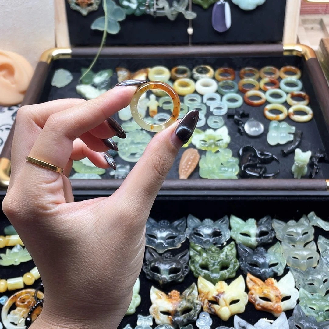 蛇纹石玉未镶嵌颈饰18.2