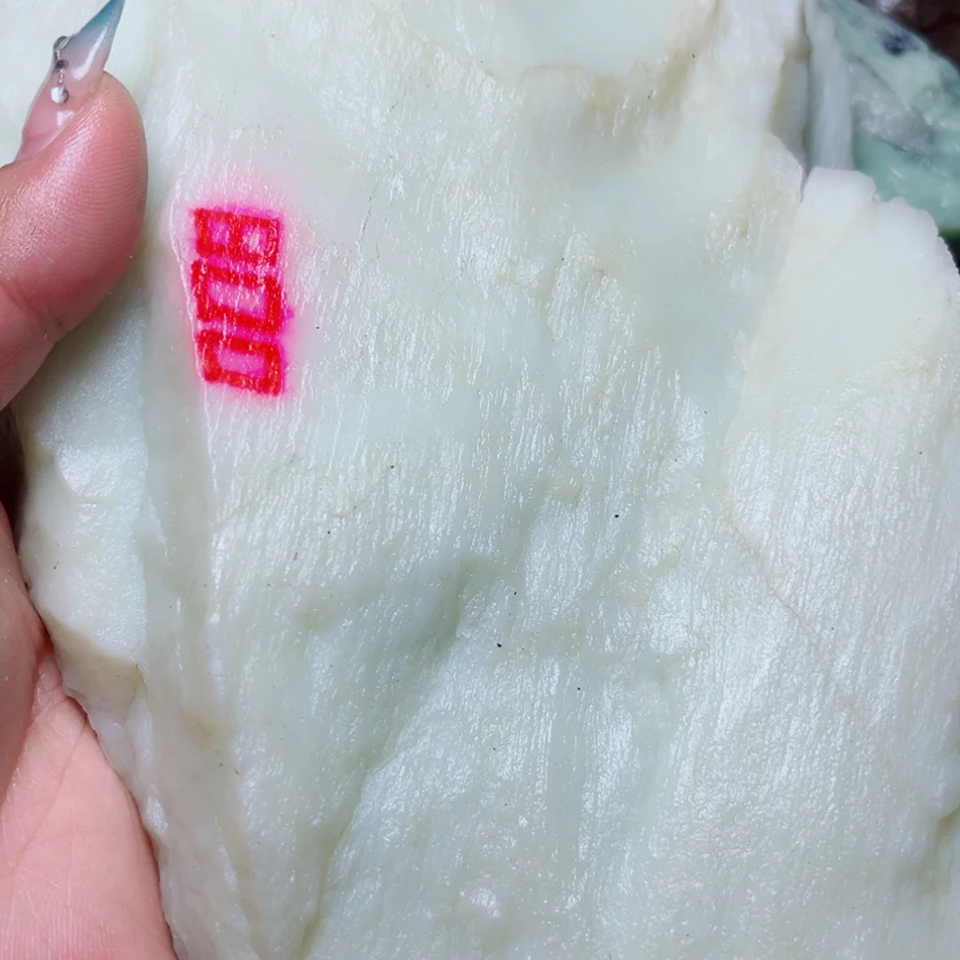 古***逢未镶嵌和田玉（糖玉）珠宝奇石