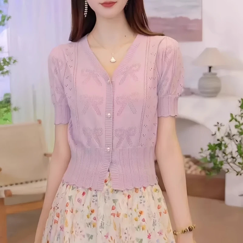 法式清新典雅V领镂空针织短袖女夏季新款时尚气质减龄百搭上衣INS