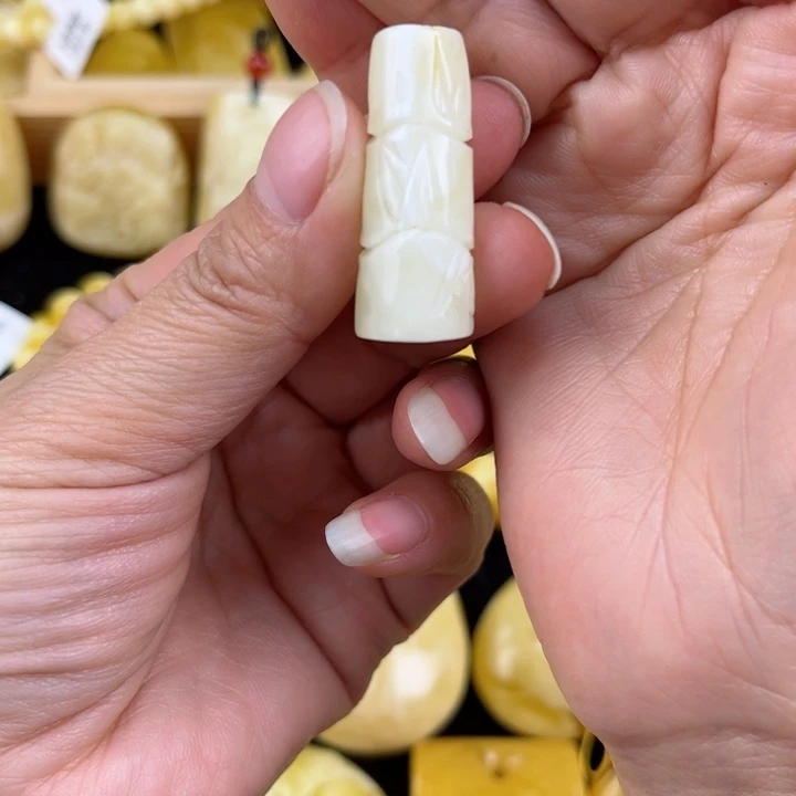 琥珀珠宝奇石未镶嵌无****谓琥珀