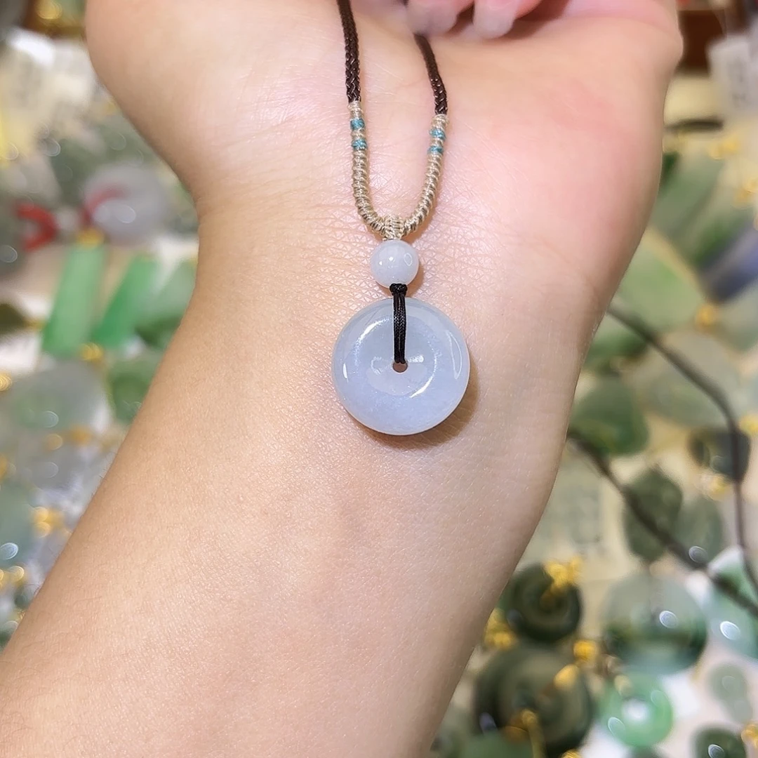 翡翠未镶嵌颈饰平安扣