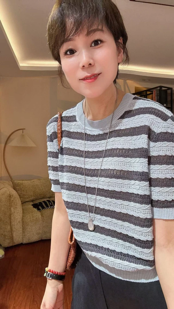 柚米家-自制“麻花条纹圆领衫