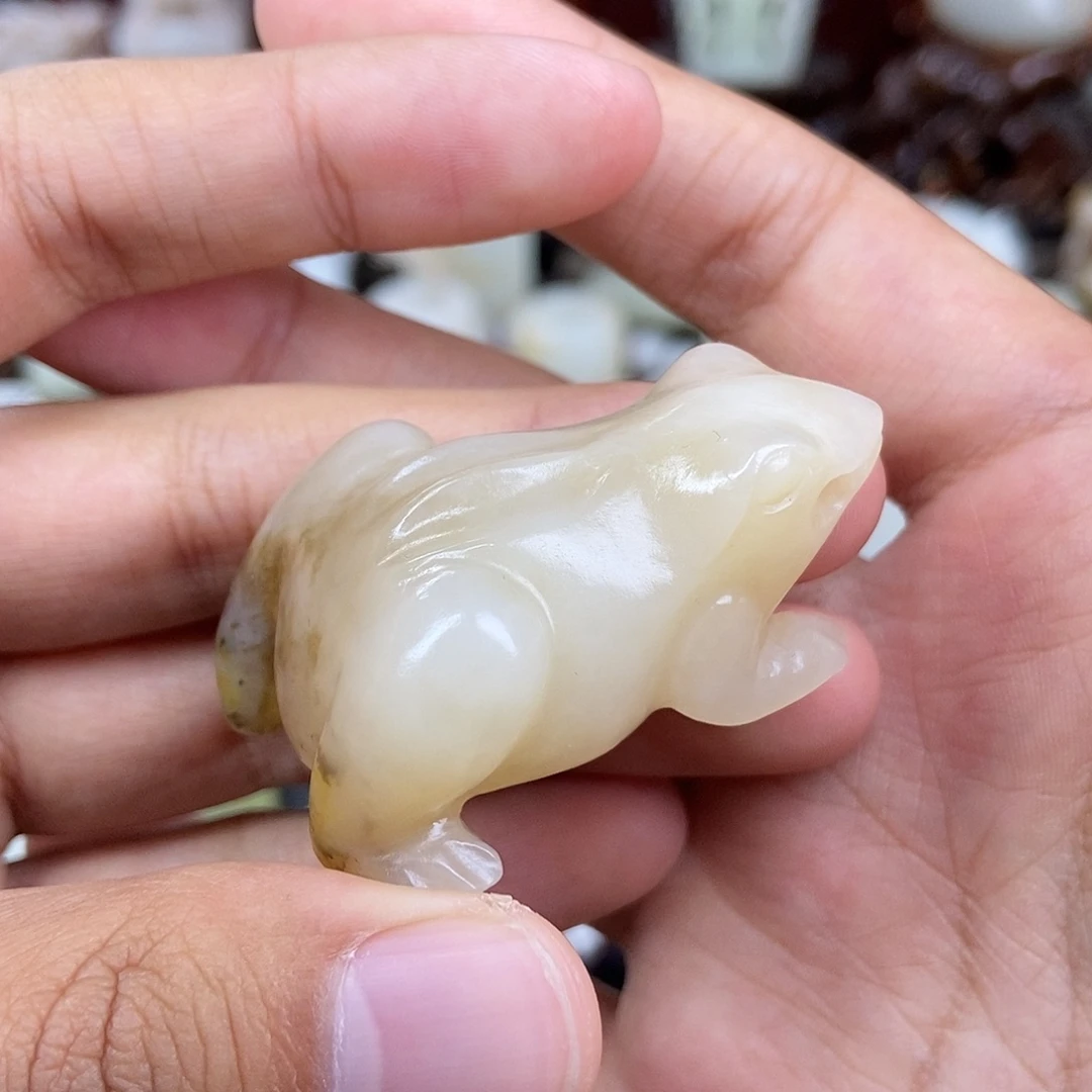 和田玉未镶嵌把件