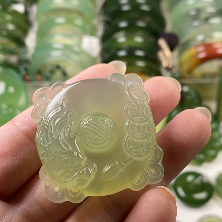 未镶嵌蛇纹石玉颈饰