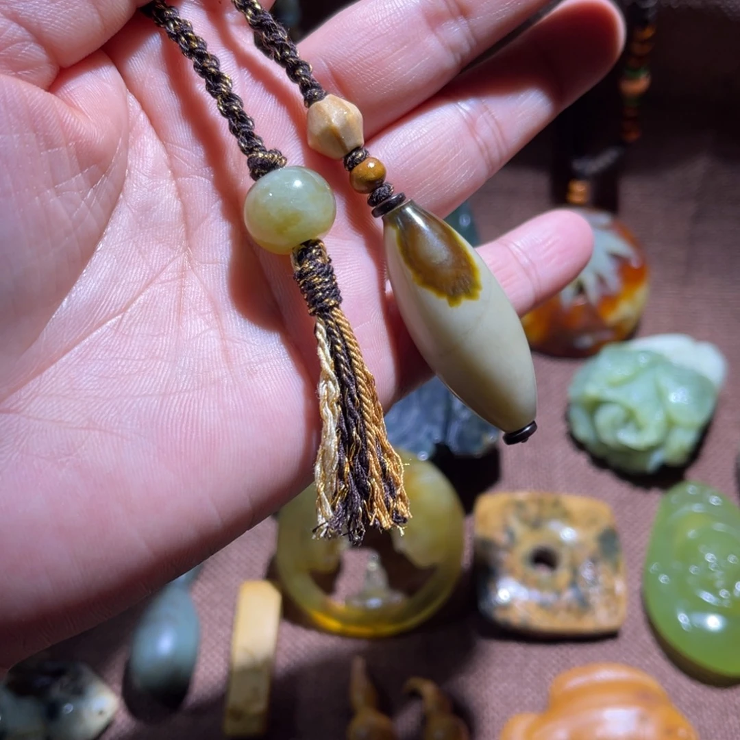 蛇纹石玉未镶嵌颈饰