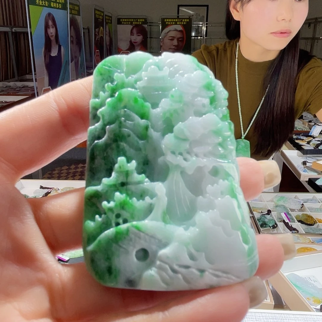 翡翠未镶嵌颈饰一