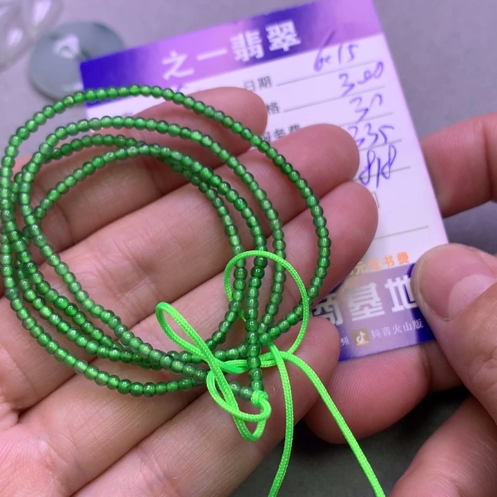 翡翠未镶嵌颈饰c****s