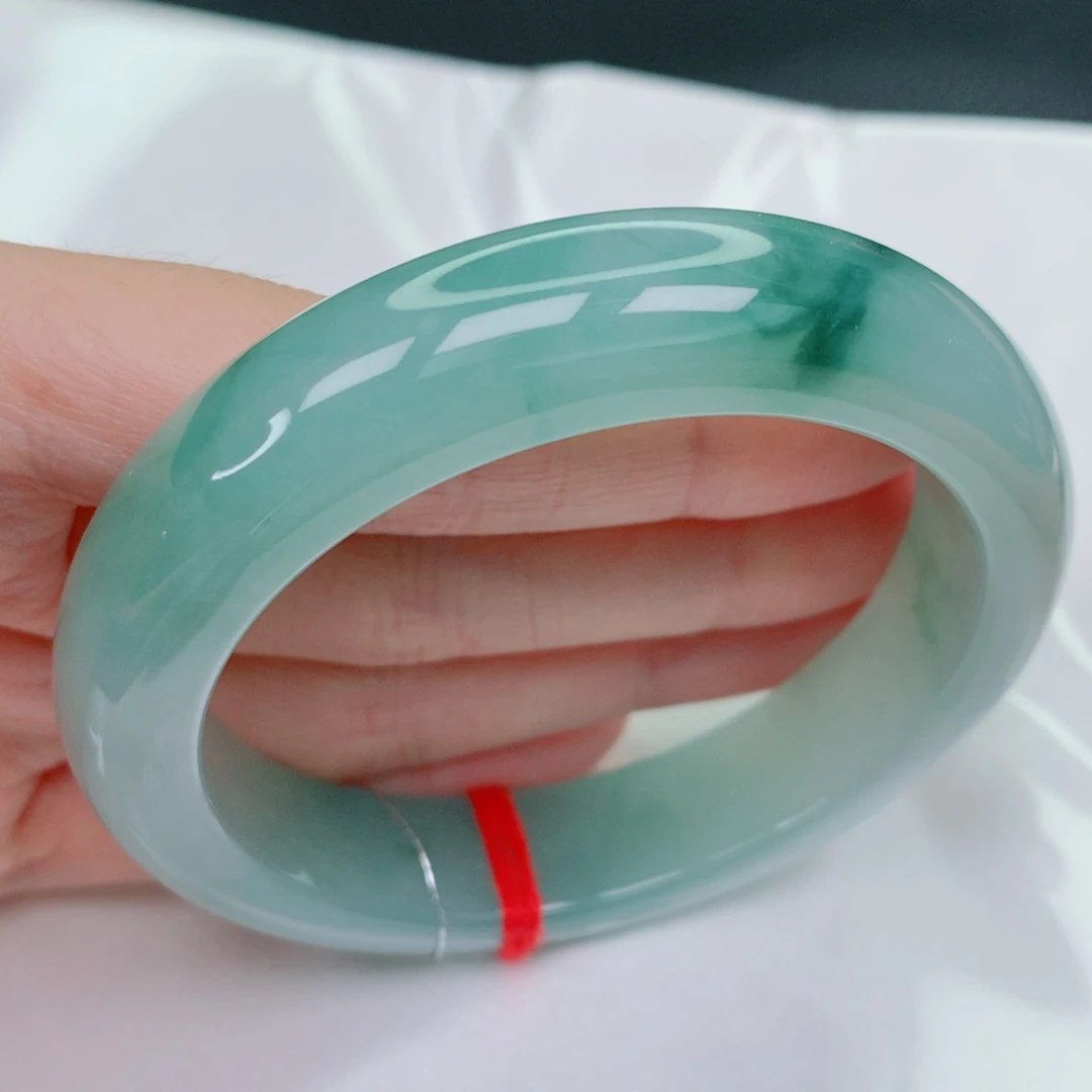 翡翠手镯未镶嵌56.2正圈，冰润绿底飘花，强推