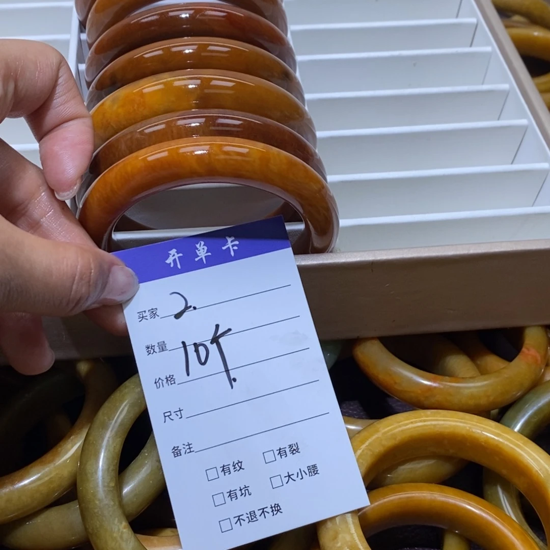 未镶嵌蛇纹石玉手镯胡*伟