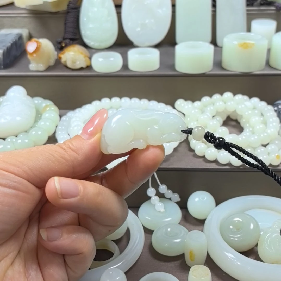 自***在和田玉未镶嵌戒圈