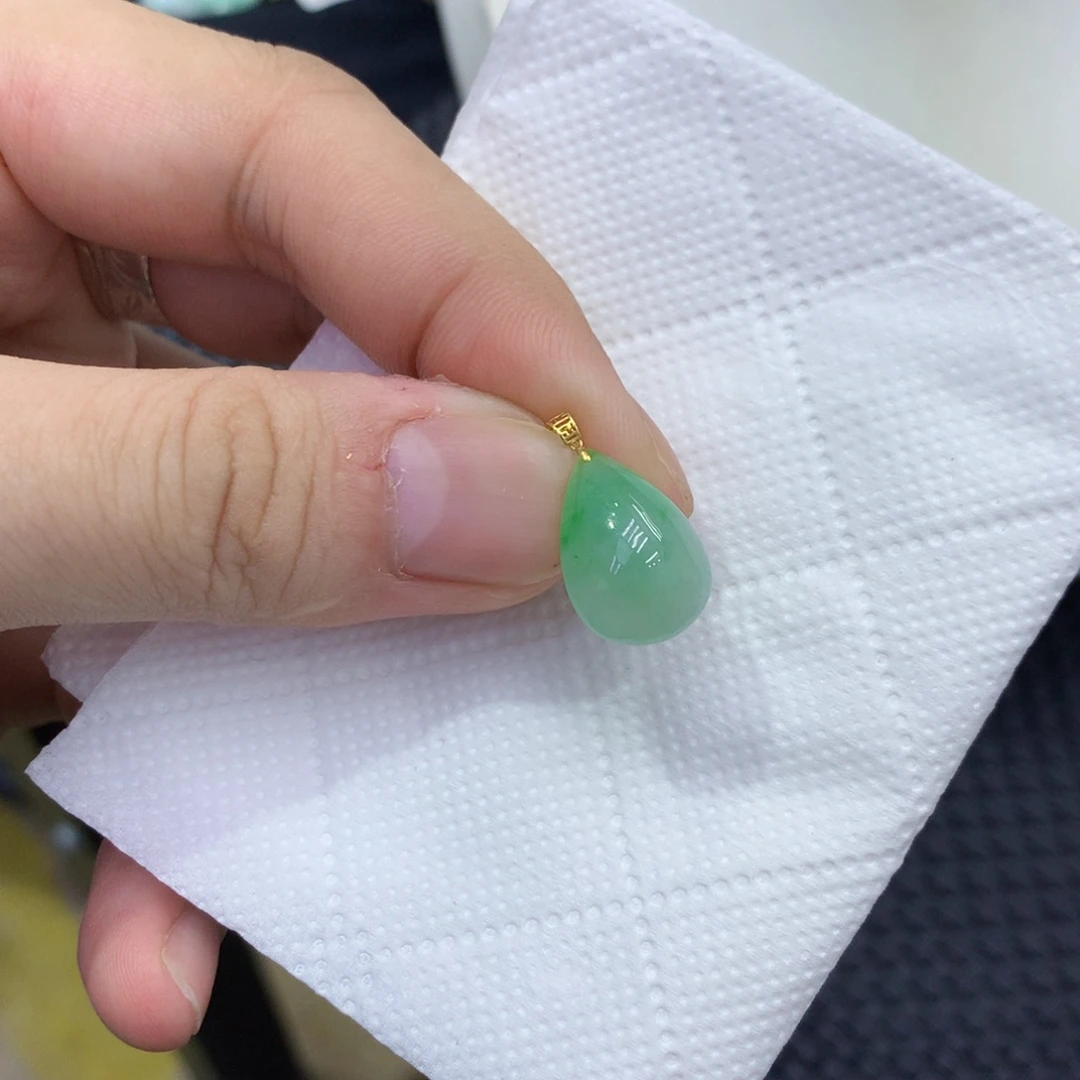 翡翠18K金镶嵌颈饰翡翠