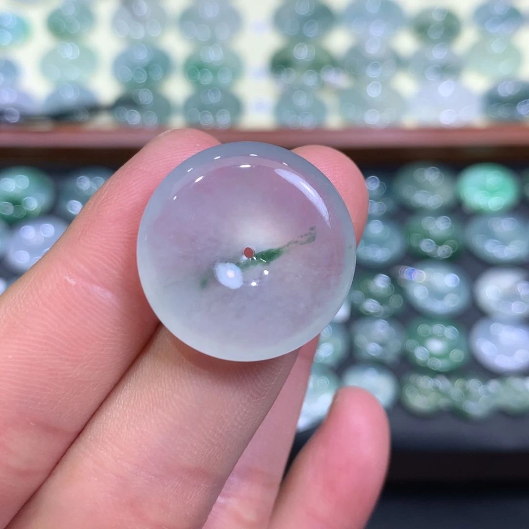 翡翠颈饰未镶嵌平安扣