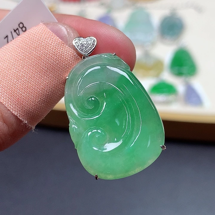 翡翠18K金镶嵌颈饰